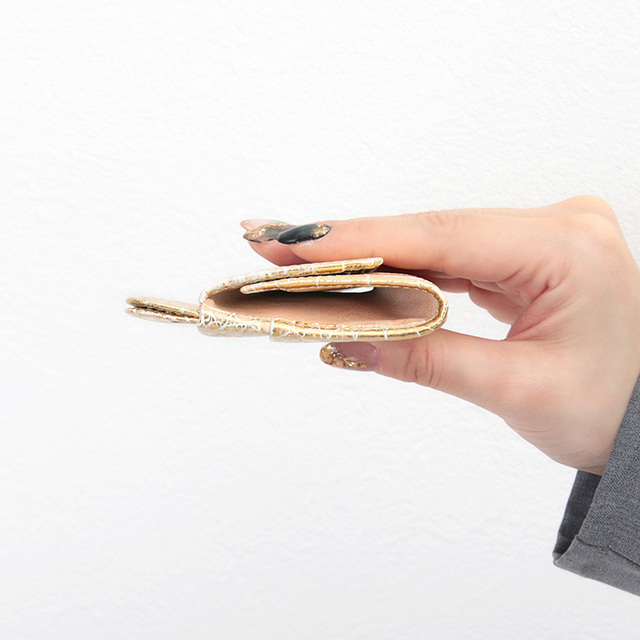 アイソラ isola 財布 コンパクト カーリ 型押し 小さい キャッシュレス 正規品 日本製 薄型