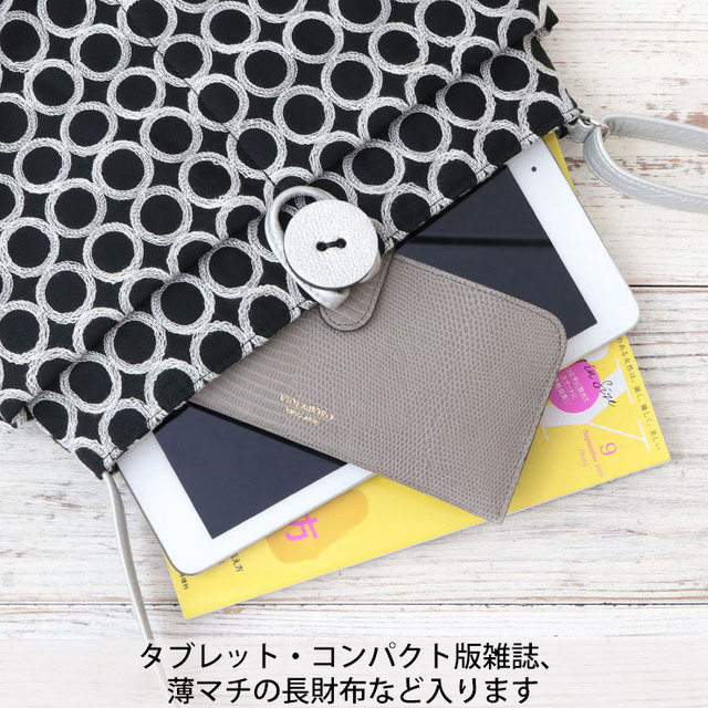 ティーエーデザイン tadesign ショルダーバッグ 軽い サークル 刺繍 モノトーン ハンドメイド 日本製 中身イメージ