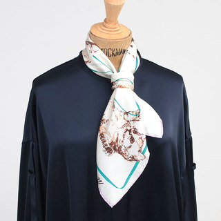 マニプリ スカーフ 65cm シルクプリント manipuri ハンギングフラワー(グレー)|マニプリ manipuri スカーフ シルク プリント 65 正方形 いいサイズ 日本製 イメージ