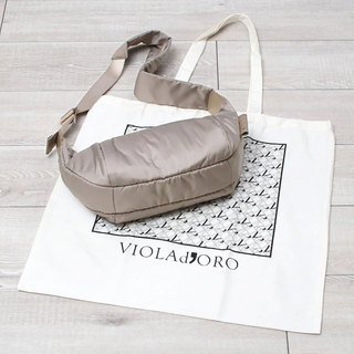 VIOLAd'ORO ヴィオラドーロ ショルダーバッグ ふかふかナイロン V-2211 BLACK(ブラック)|Violad'oro violadoro ヴィオラドーロ ナイロンショルダー ふかふか 軽い カジュアル 新作 底面と保存袋